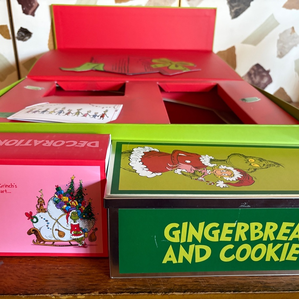 Grinch Gingerbread and Cookies Decoration Set